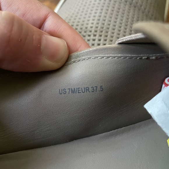 VINCE Sneakers Womens Sz 7 Blair Slip On Loafers Perforated Taupe Beige - Picture 9 of 9